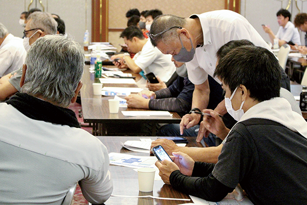 参加者の疑問はすぐにFCAスタッフが解決（現場Plus説明会）
