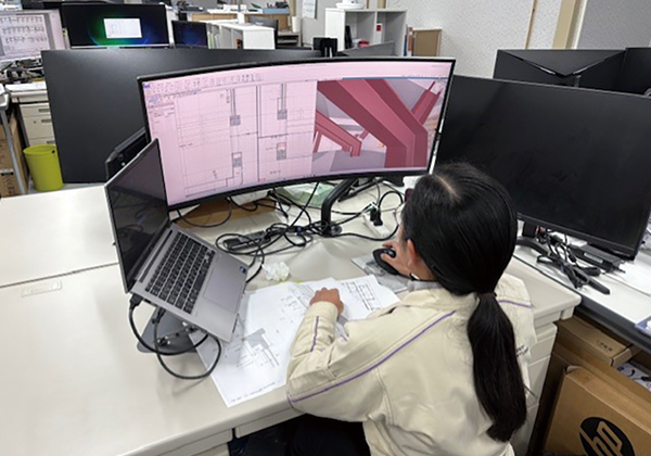 外国人スタッフもGLOOBEで作業