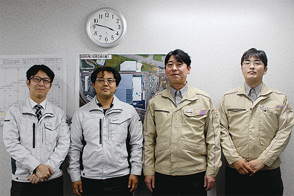 (左から)トクミツ建築企画 徳光慎太郎氏 熊谷天志氏 佐藤工業 伊藤浩司氏 宮坂伊織氏