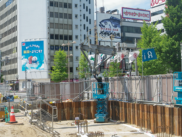 シェルターの施工（万代広場）