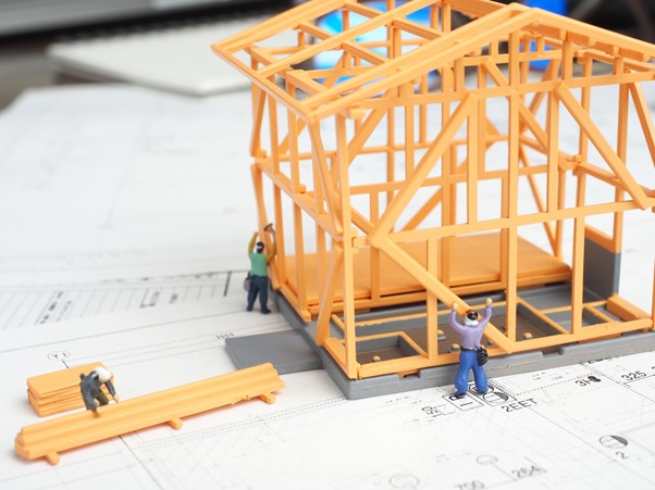 建築作業をおこなう職人の模型