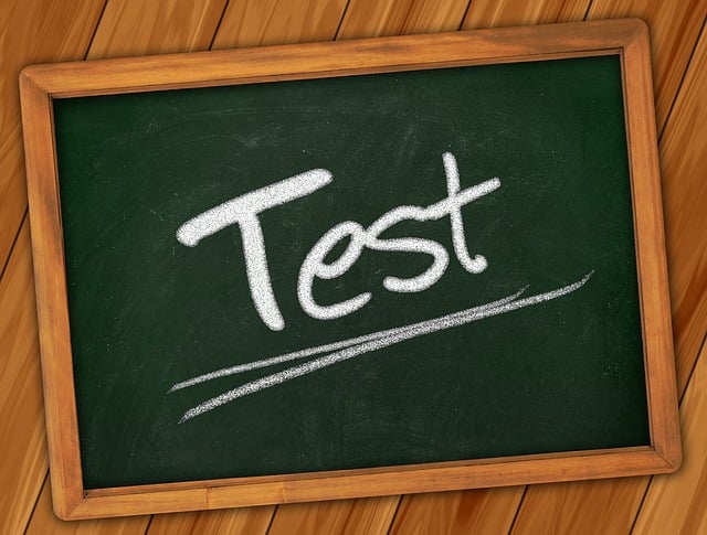 「Test」と書かれたボード