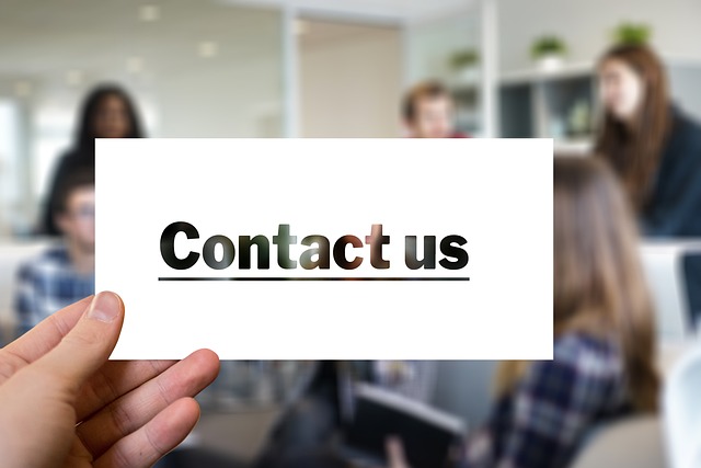 Contact Usの文字