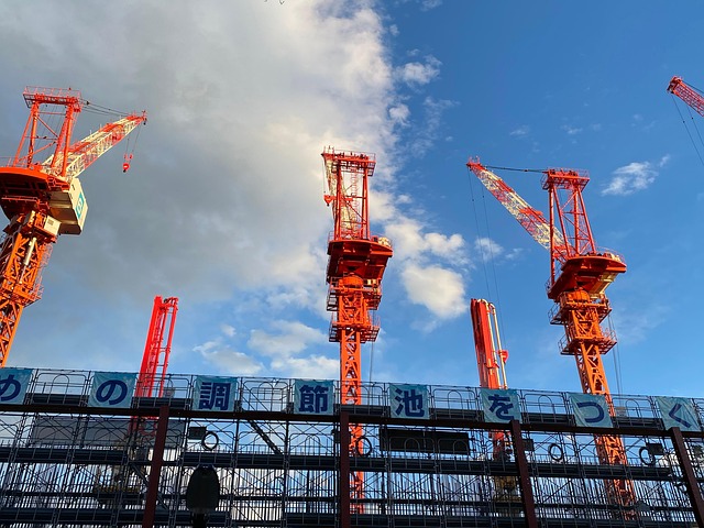 建設現場のクレーン