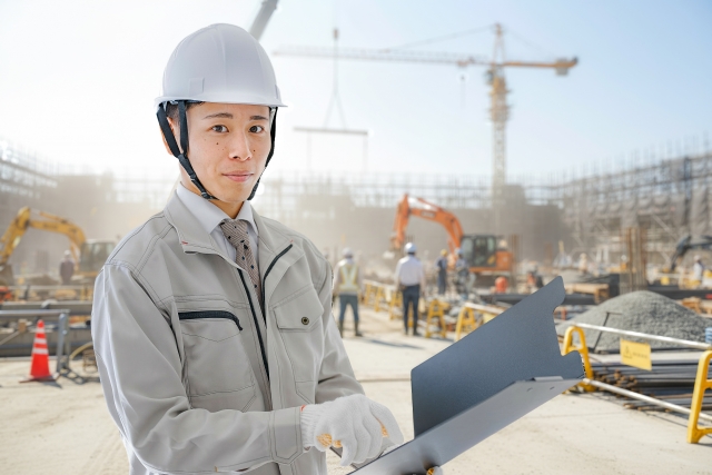 工事現場と作業員