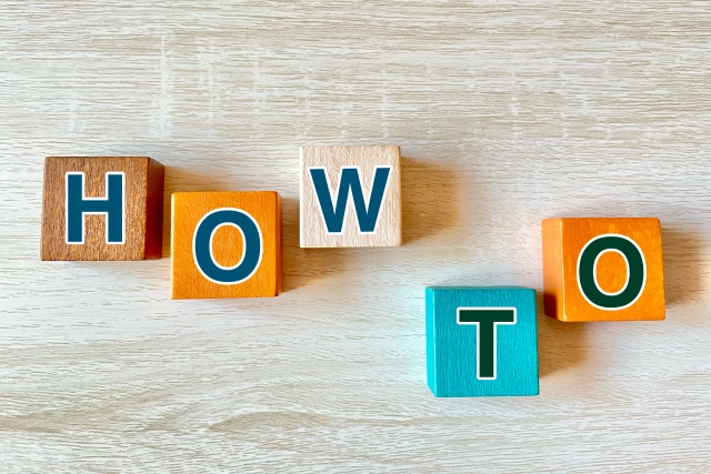 HOW TOと書かれたキューブ5つ