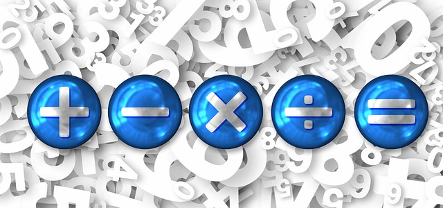 四則演算とイコールの青いアイコンと、無数に重なる白い数字